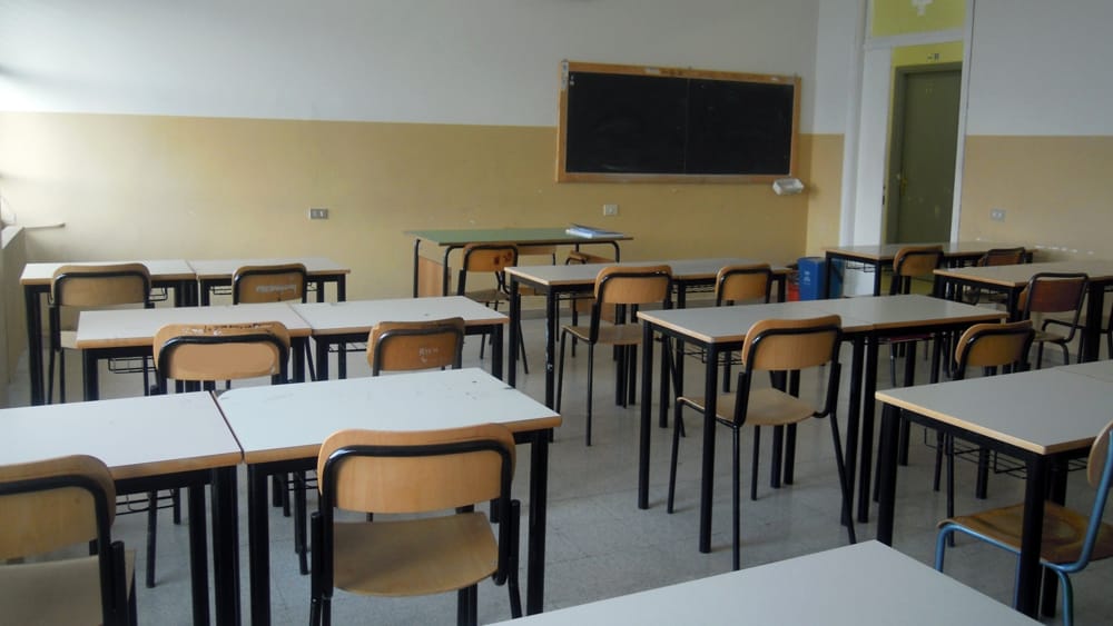 aule vuote in una scuola